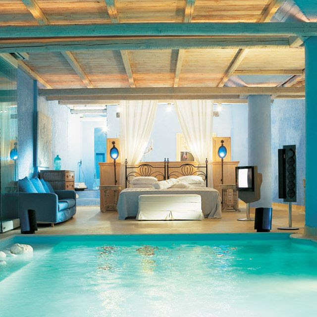 Pool in the bedroom...Awesome! | Inside Out