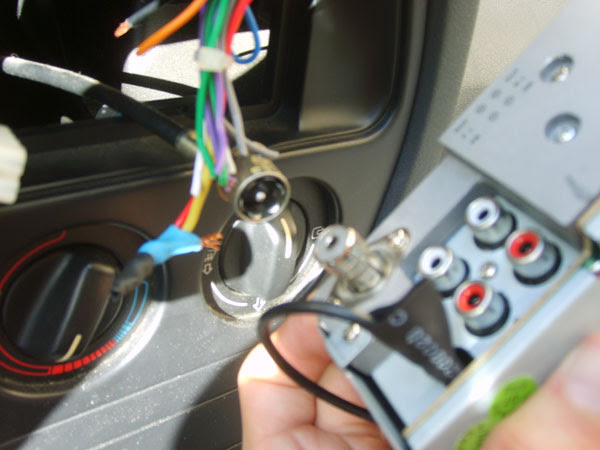 306INsIDe :: Voir le sujet - [Aide] Branchements autoradio+HP