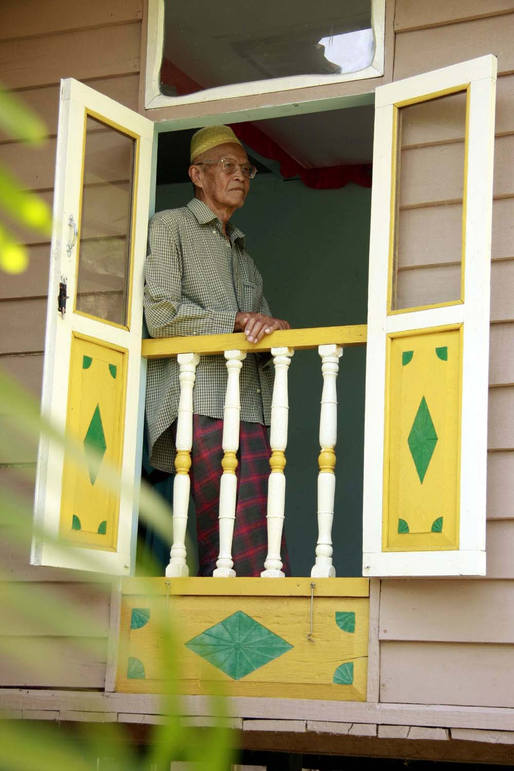 Mengenal Rumah Adat Batam - PLH Indonesia