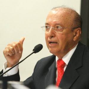 O senador Antônio Carlos Valadares (PSB-SE) é o mais velho do Conselho de Ética do Senado 