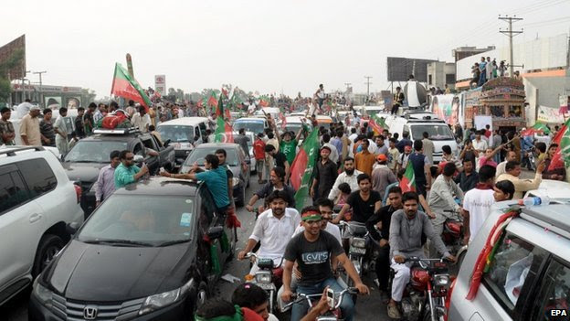 Supporters of Imran Khan, a Cricketer-turned politician and head of opposition party Pakistan Tehrik-e-Insaf 