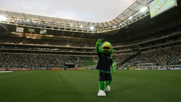 Mascote do Palmeiras se exibe no Allianz Parque, antes do jogo com o Capivariano