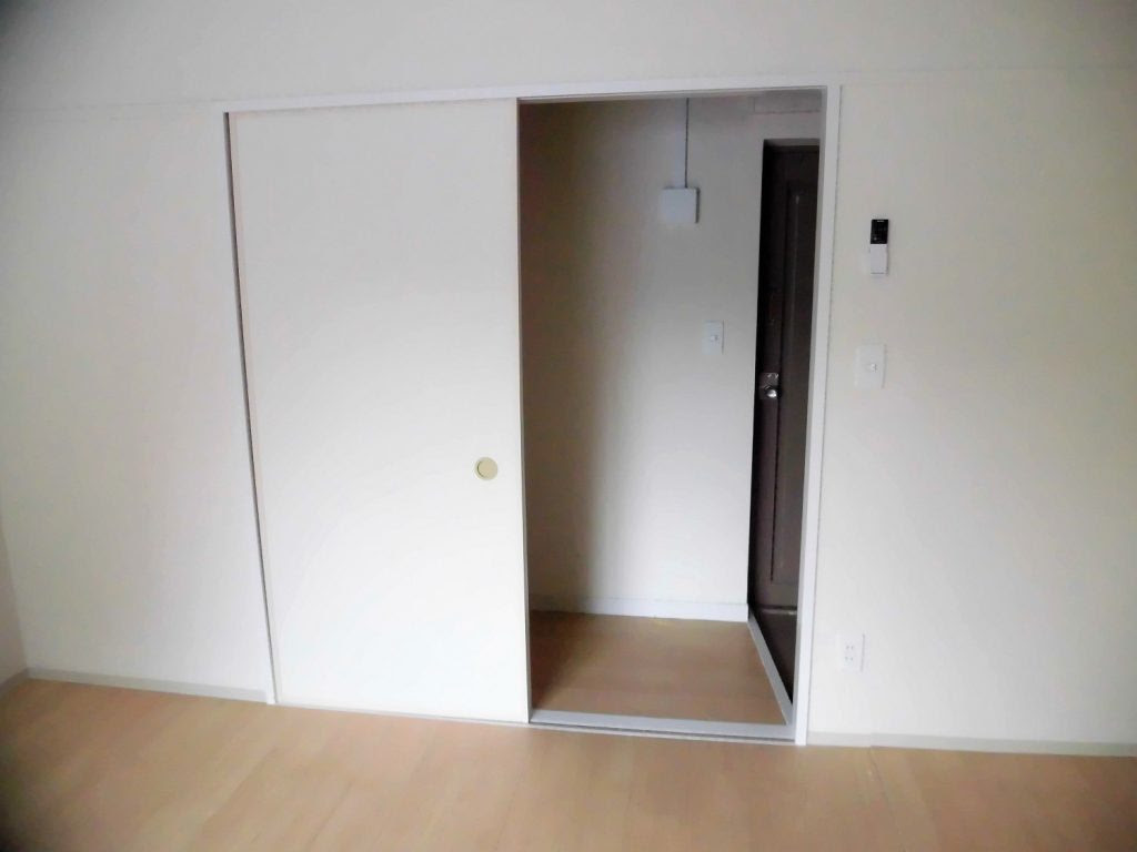 白い襖 ふすま を納入してきました 株式会社ダンク