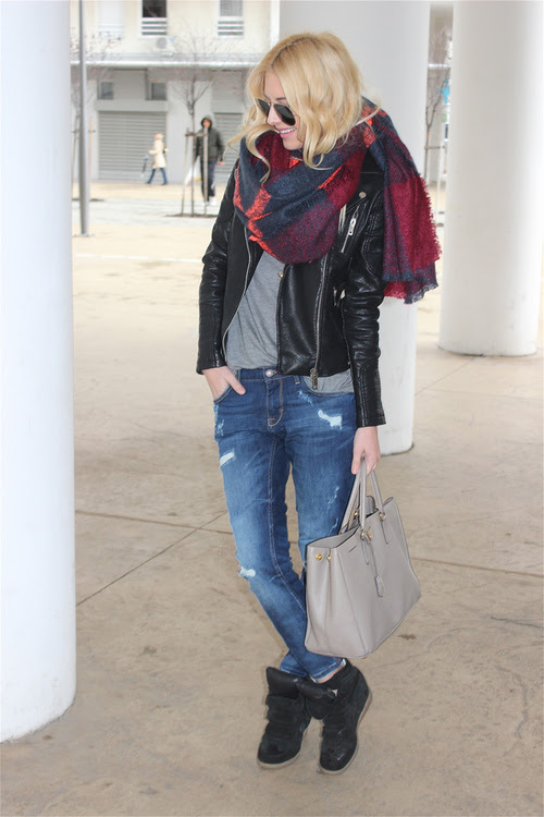 ストール マフラー 着こなしの重要ポイントはメンズもレディースもストールにあり 巻き方次第で印象が激変する大判ストール 最も早くオシャレになる方法 現役メンズファッションバイヤーが伝える洋服の 知り方 Knower Mag