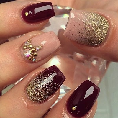 38 Color vino uñas con pedreria elegantes