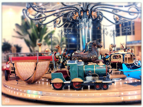 Manège en pause by Louve Solitaire