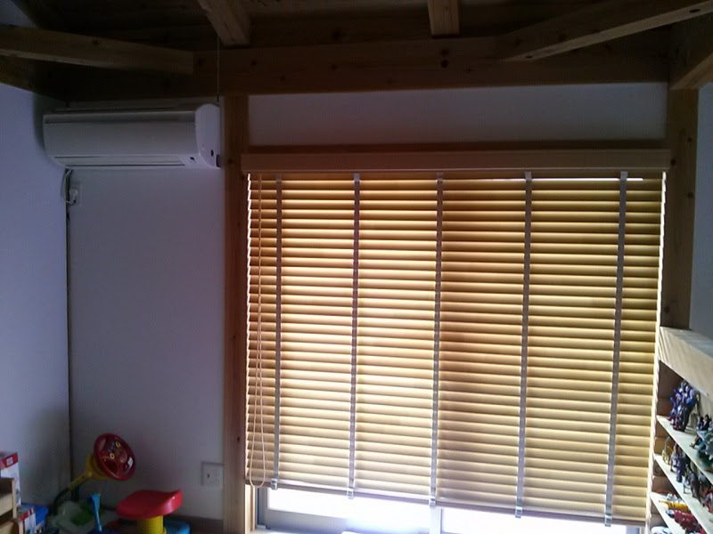 子供部屋のウッドブラインド 香川県高松市のオーダーカーテン専門店 布物語 カーテン ブラインド ロール カーテン インテリア用品を提案します