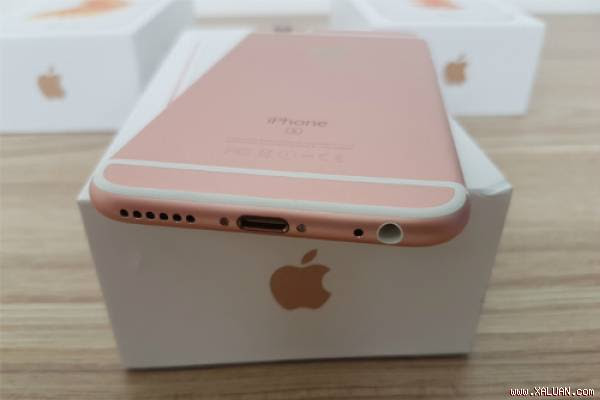  Thị trường iPhone cận Tết đua nhau giảm giá, iPhone 6s 16GB bản khoá mạng giờ chỉ còn hơn 6 triệu đồng.