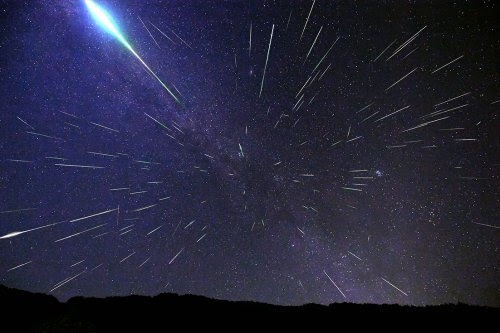 夏の風物詩 ペルセウス座流星群 を生中継 ニコニコインフォ