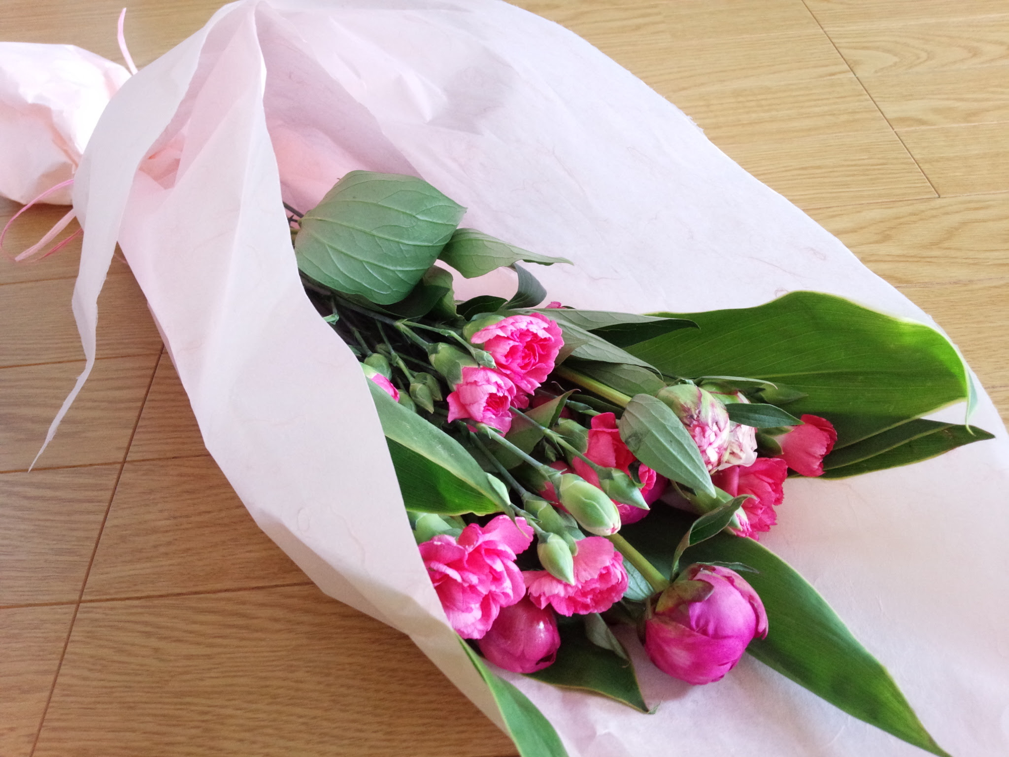 母の日のプレゼントにゴージャスなお花 毎年これと決めている で しかも期間限定でoisixのお試しセットが980円らしい 涙 Takenao