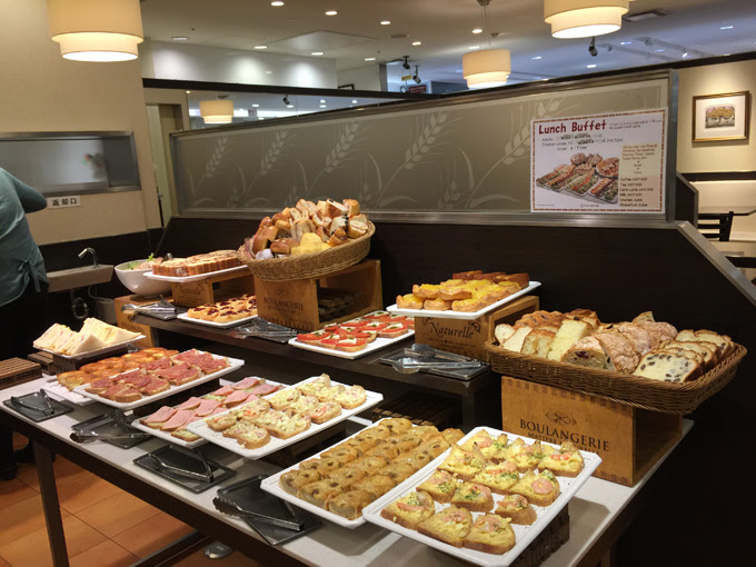 子連れもok 焼きたてパンが食べ放題のサンドッグイン神戸屋 京都マルイ店のランチビュッフェに行って来たよ イログラフ