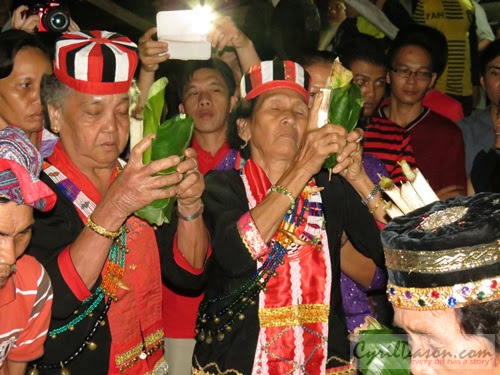 Two Dayung Borih (Priestess) in a state of trance during 'Nguguoh'.