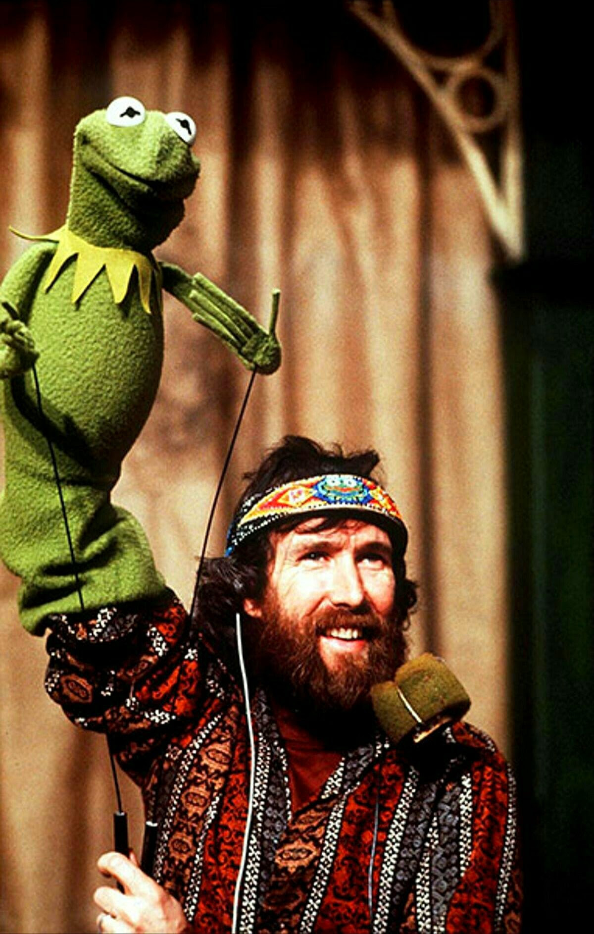 http://images.wikia.com/muppet/images/c/cc/Performing_Kermit_copy.jpg