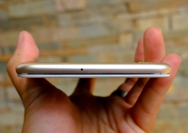 Mở hộp smartphone camera kép chuyên selfie của Oppo
