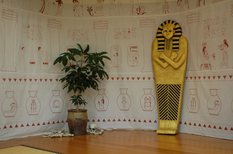 Egyptian Party Theme Decorations : Egyptian theme - Halloween Discussion Forums, Costumes ... / Whether you're dressing up for an exotic ladies night out or hosting a formal gala, the romance and intrigue of an egyptian theme party will enchant guests throughout.