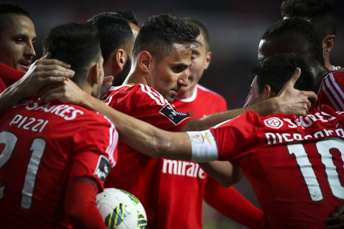Jonas comemora gol Benfica (Foto: EFE/JOSE SENA GOULAO)