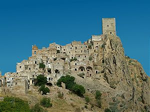http://upload.wikimedia.org/wikipedia/commons/thumb/3/3c/Craco0001.jpg/300px-Craco0001.jpg