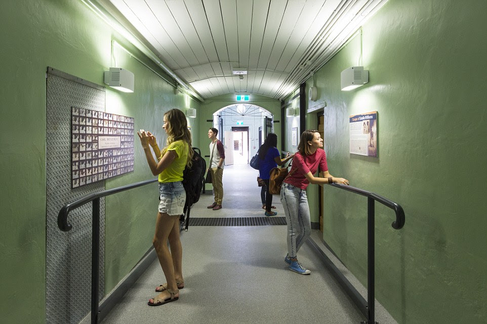 Reminders of the history of the prison, from past inmates to renowned escapees, are found throughout the halls
