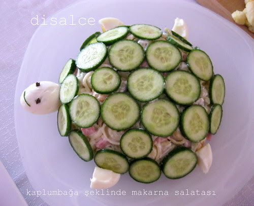 kaplumbağa şeklinde makarna salata
