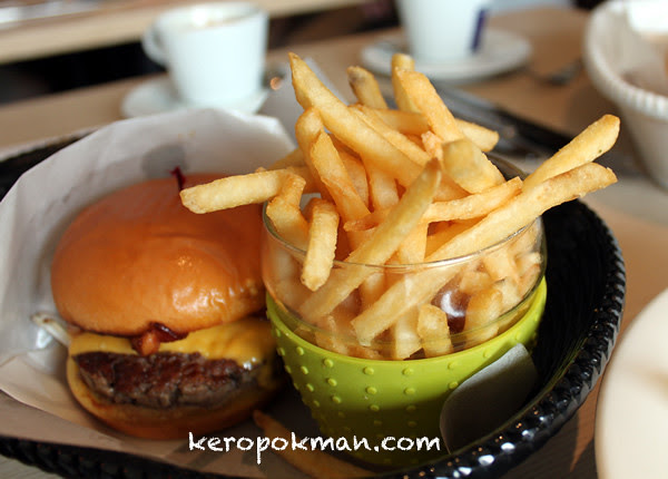 Omasake Burger @ The Grandstand