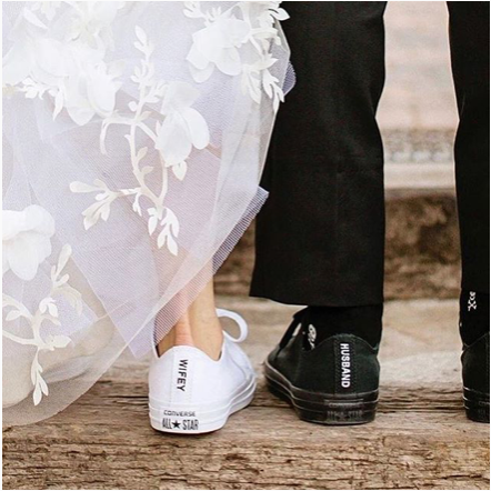 スニーカー ウェディングドレス 笑顔が溢れる花嫁 の法則 結婚式場探しのお手伝い シンデレラストーリー 札幌のホテル レストラン