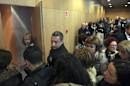 Asistentes al inicio del juicio que ha comenzado en la Sección Tercera de la Audiencia Provincial de Oviedo, por el asesinato de tres personas en Degaña (Asturias) en 2011. EFE