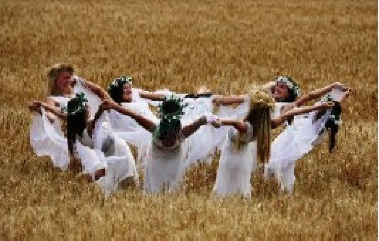 Festivalul Noptii De Sanziene Borsa | Romania Turistica ...
