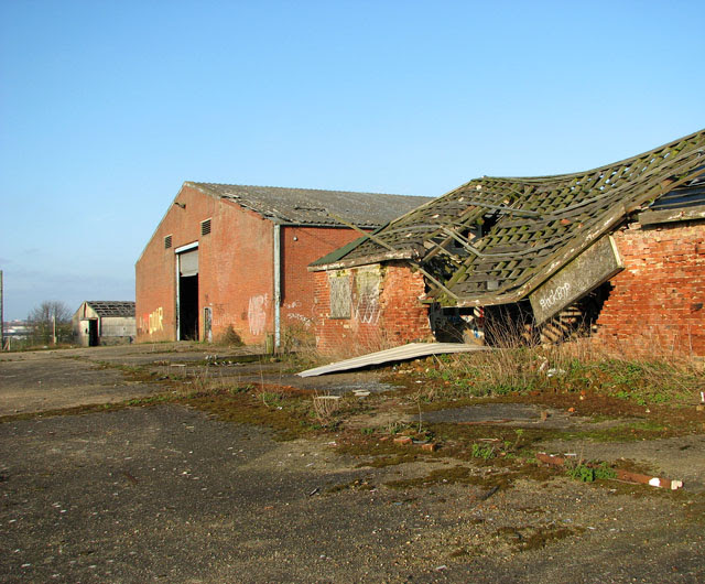 abandoned sheds at harford farm © evelyn simak cc-by-sa/2