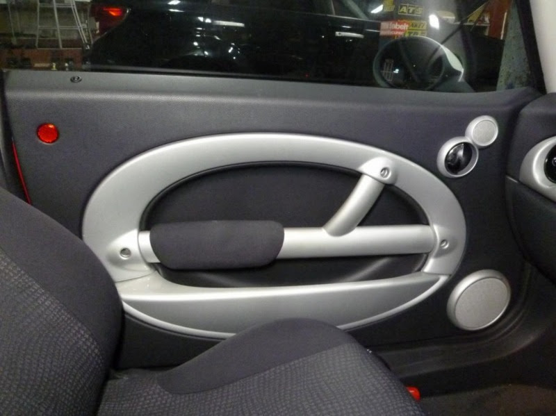 車のドアが中からも外からも開かない スマートフォン
