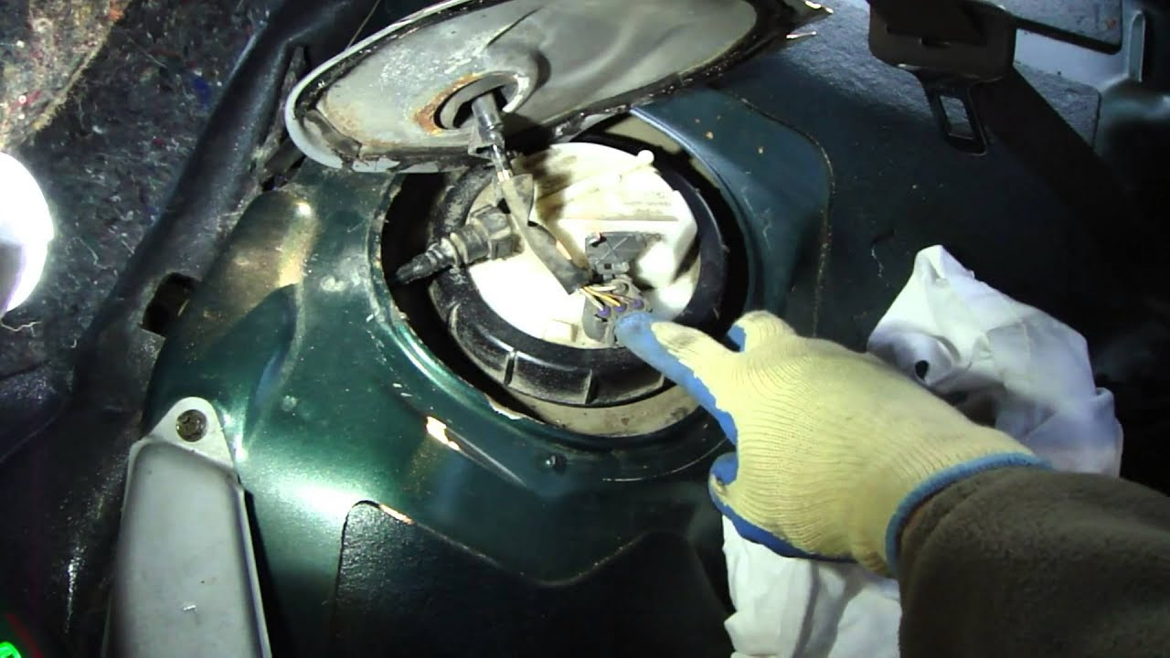How to change fuel pump Toyota Corolla VVTi-engine. - YouTube