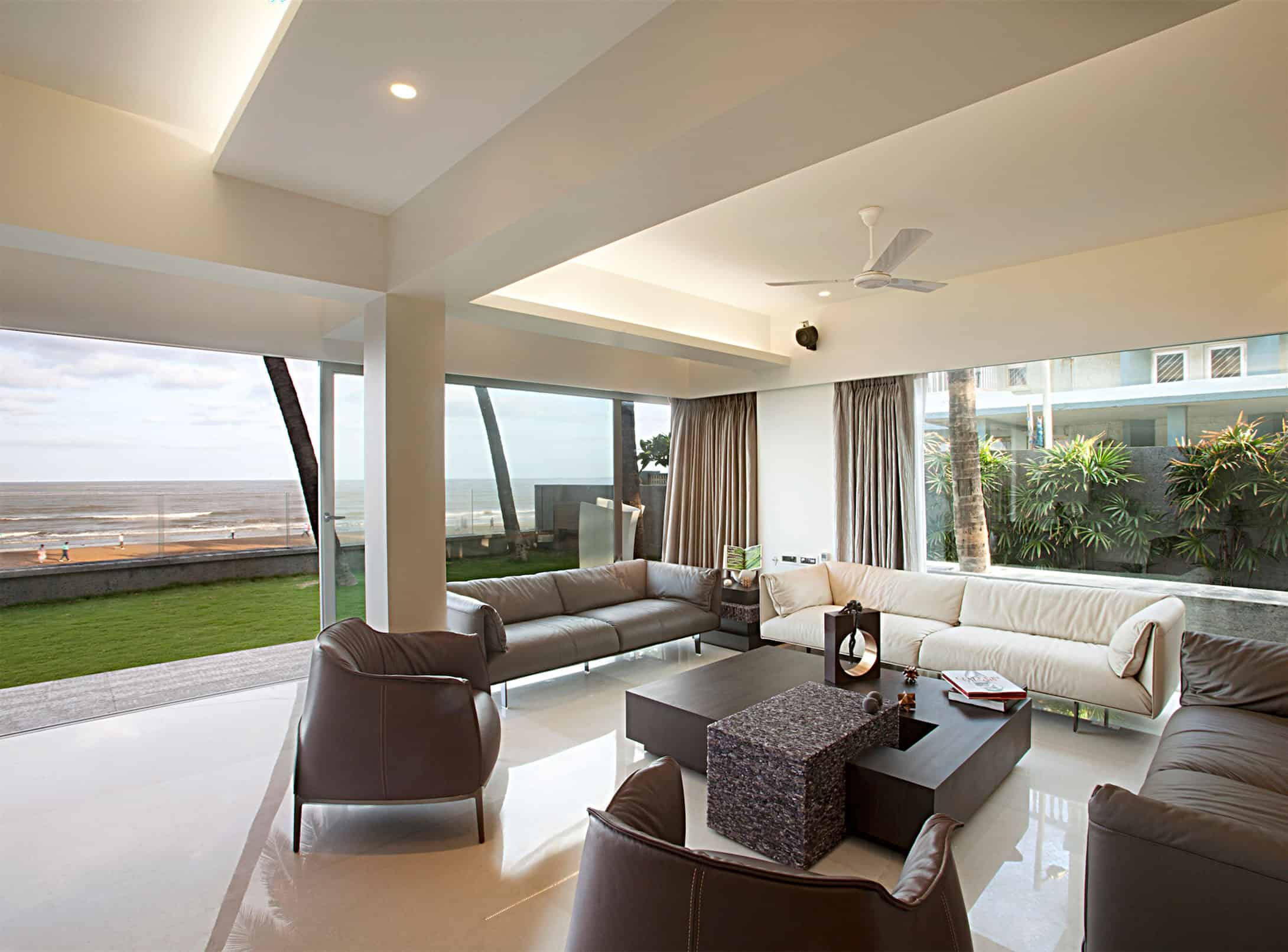 living interior small mumbai room design in for Apartment the ZZ (3) Architects by HomeDSGN  by Beach