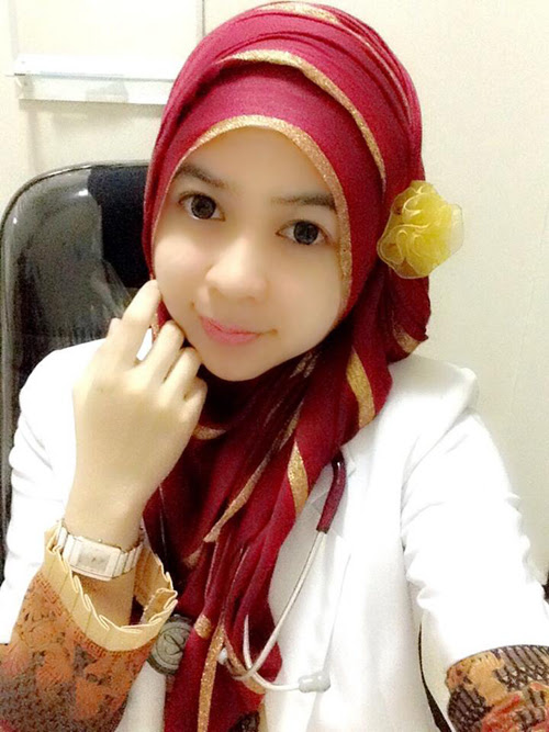Dokter Mitha, Hijaber Cantik dan Cerdas