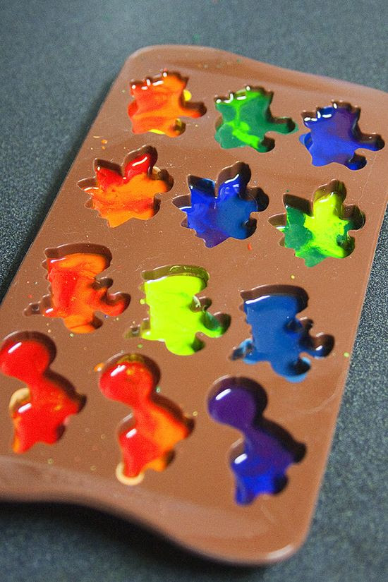 treasures for tots: Party Favors: Dinosaur Crayons