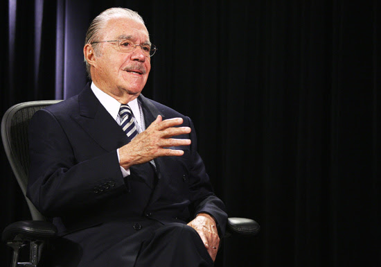 O presidente do Senado, José Sarney, durante entrevista, em Brasília