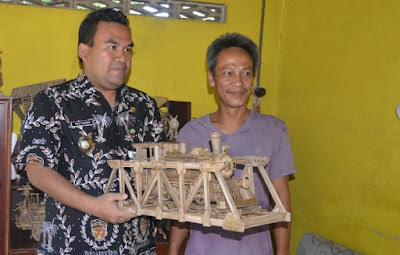 Kerajinan Miniatur dari Bambu Kesulitan Pemasaran