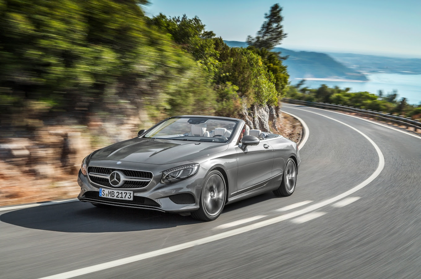 2017-Mercedes-Benz-S550-Cabriolet-front-three-quarters-in-motion-021