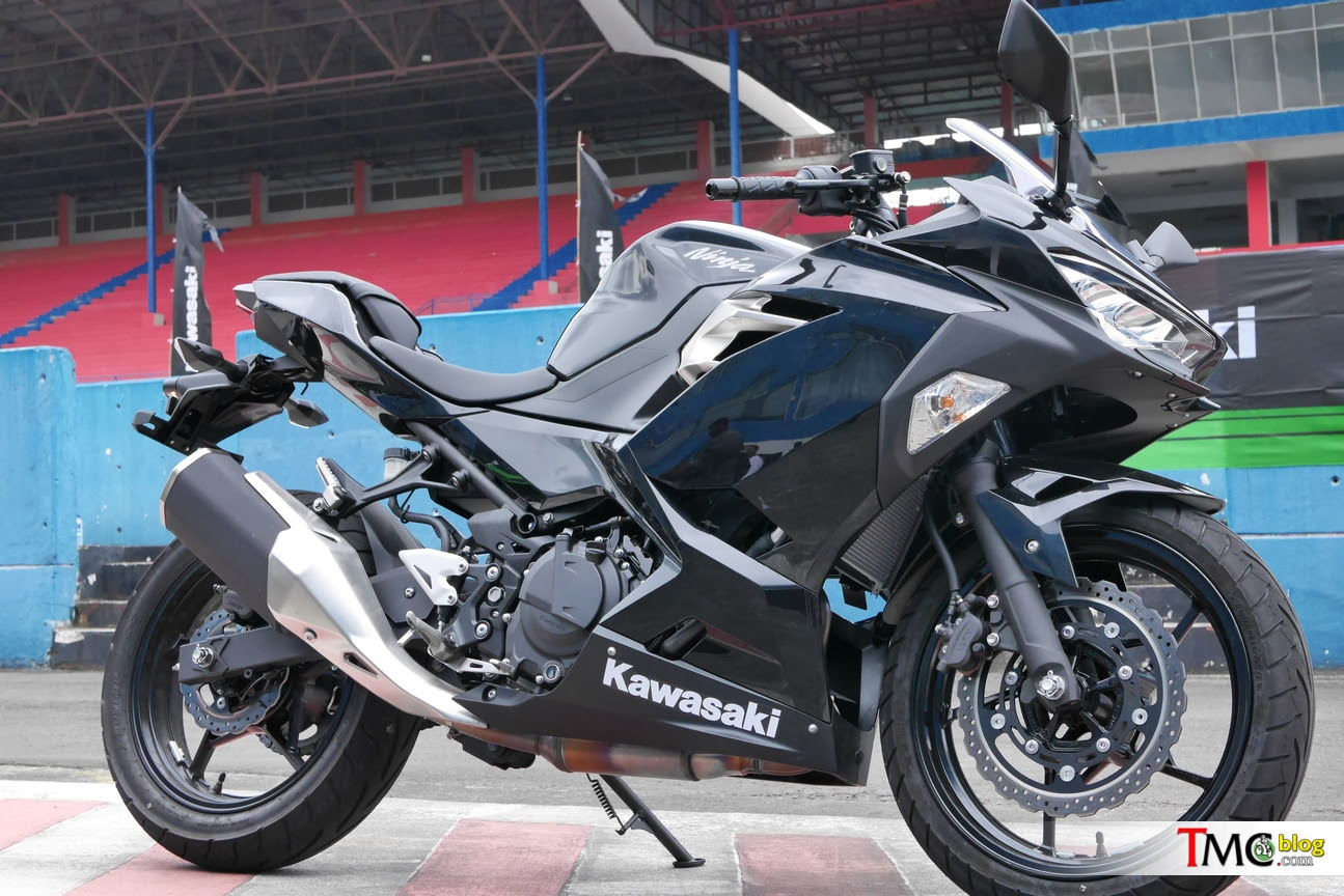 Galeri Foto All New Ninja 250 MY2018 Warna Hitam Misterius Galeri Foto All New Ninja 250 MY2018 Warna Hitam Misterius