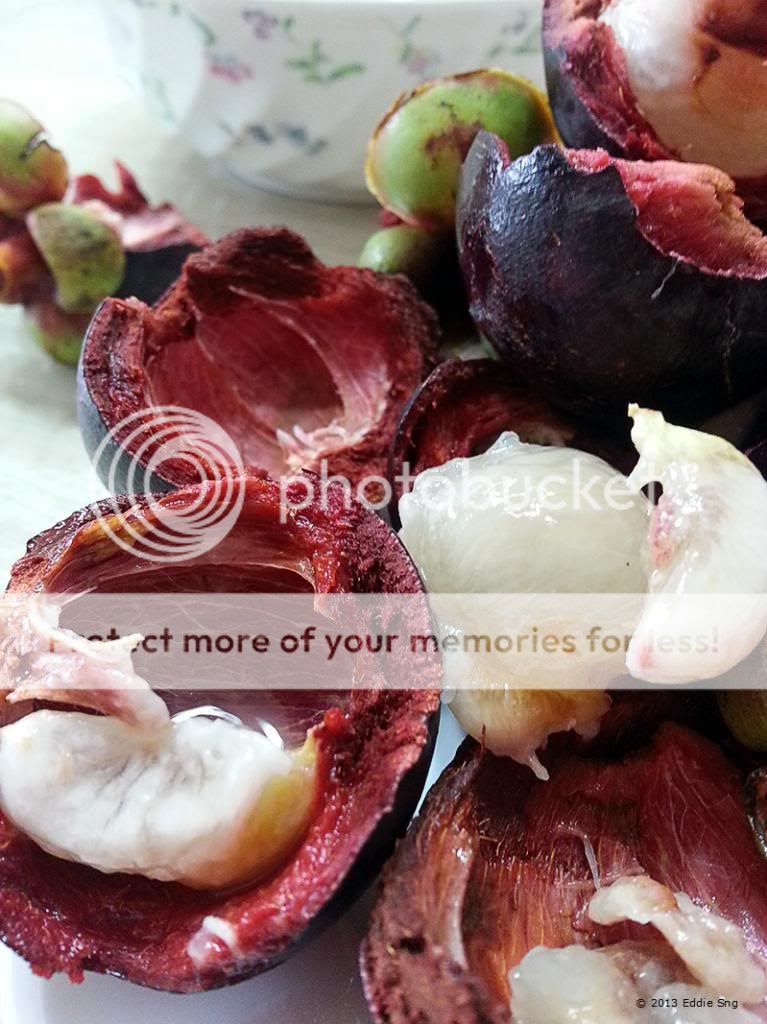 Thai Mangosteens photo OrTorKorMarketMangosteens03.jpg