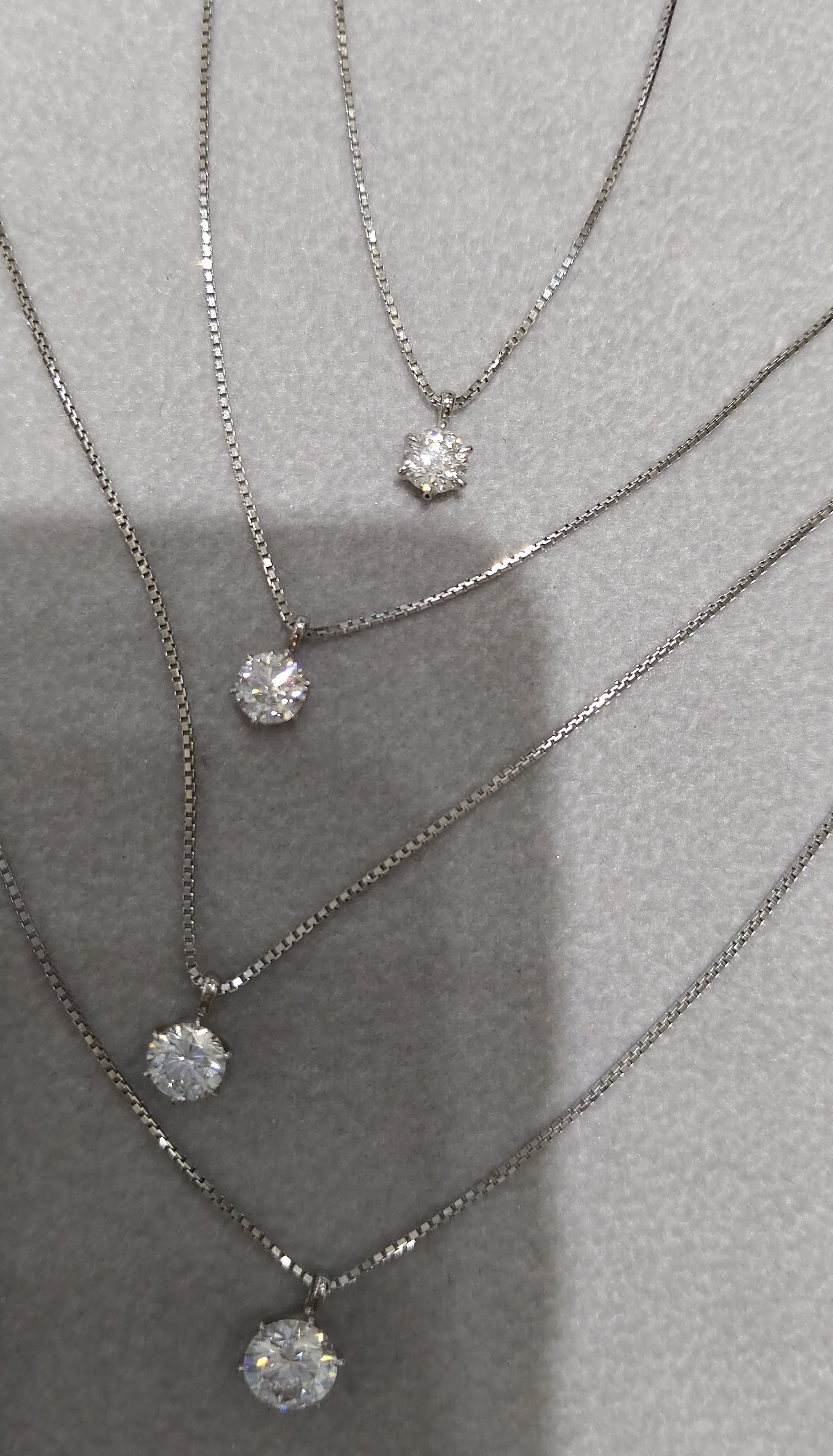 一粒ダイヤネックレスは何カラットが良い 京都で婚約指輪 結婚指輪 ダイヤモンドが卸価格で安い レハイム京都店