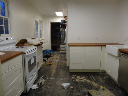 kitchen cabinets installed!