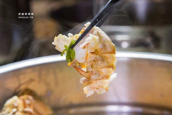 鯊嗑海鮮鍋物。(圖/虎麗笑嗨嗨)