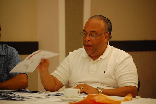 Eliseo Rivera cuenta los votos