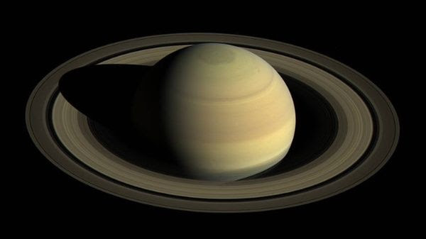 Resultado de imagen de Misteriosamente Saturno está cambiando de color