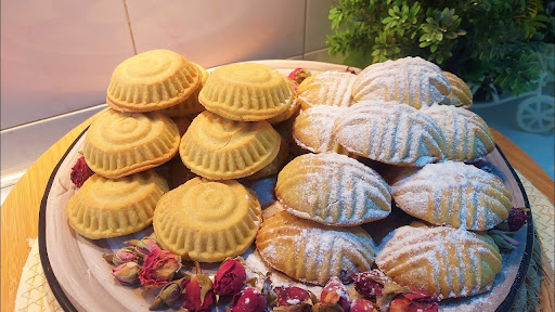 كعك العيد بمكونين بس و بأسهل طريقة على اليوتيوب بدوب بالتم دوبان |
معمول و اقراص بعجوة