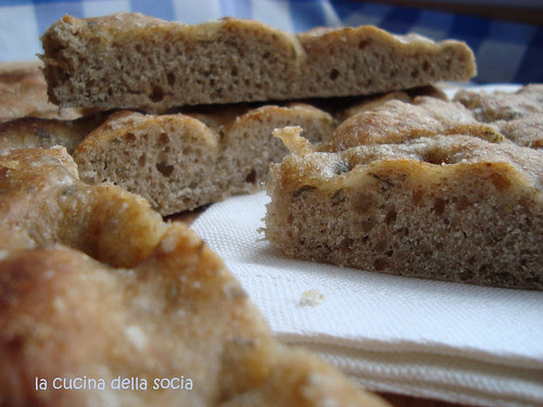 focaccia madre di segale alla salvia