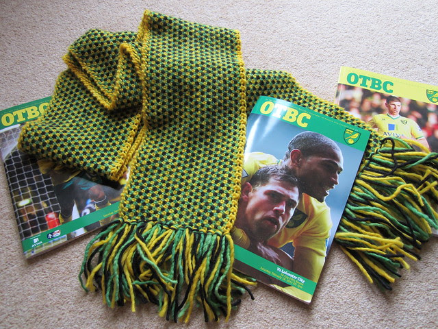 Canaries scarf (2)