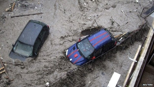 Cars covered in mud in the flooded area of the Black sea town of Varna (19 June 2014)