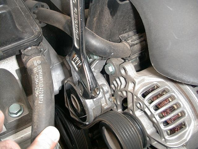 replace serpentine belt on 2.0L 2000 Golf - it doesn't get ...