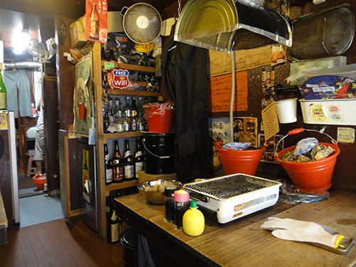 浅草の牡蠣小屋 海賊船 で焼き牡蠣 生牡蠣の食べ放題を堪能する All You Can Eat Oysterbbq Fresh Oyster And Baked Clam This Restaurant Name Kaizoku Sen Means Pirate Ship Then Location Is So Convenient Close To Asakusa Station ちなころぼっ