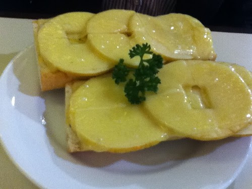 Apple + bread
